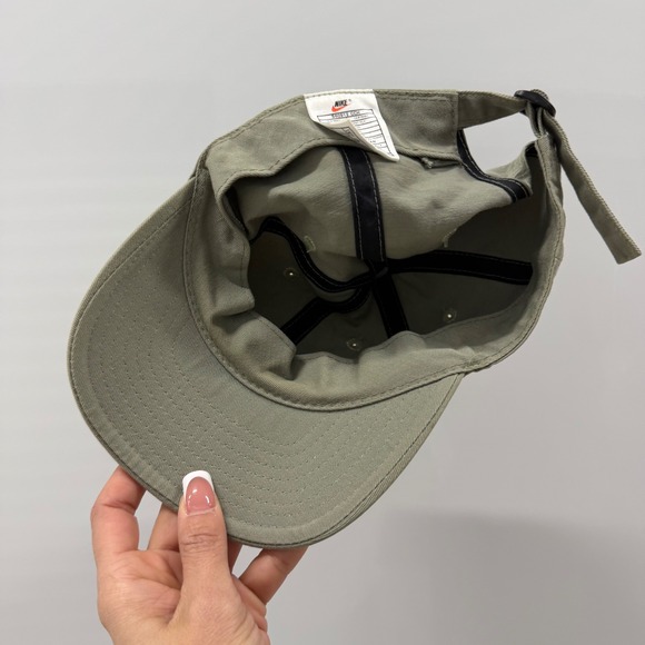 Nike Challenge
Court Andre Agassi Tennis
Strapback Cap Sage Green 90s
Vintage